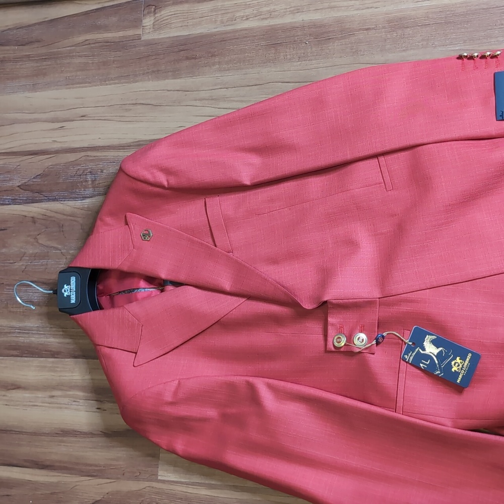 Suit - Picture 3 of 5